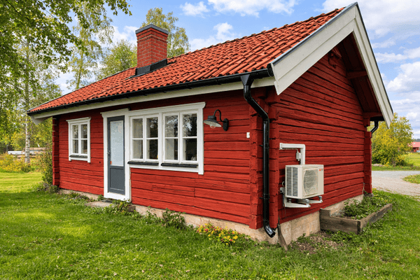 Sjöstuga vid Mälaren – brygga, roddbåt & bastu