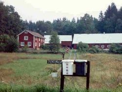 Idyllisk Sommargård vid sjö och underbar natur