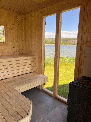 Hus med sjötomt, brygga, sandstrand, max kvällssol - Bild 37