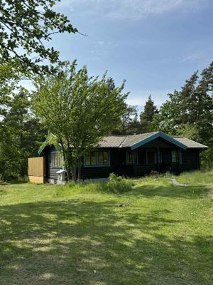 Mysig stuga nära hav och skog utanför Västervik