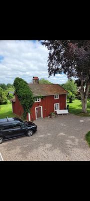 Hyr denna stuga i Eksjö på 75 m². 3-5 sängplatser. Från 5 000 kr per vecka. Se bilder och tillgänglighet här.