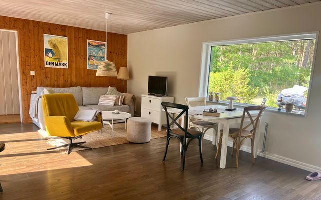 Sommarstuga på stor privat tomt