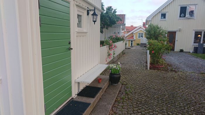 Havet, två meter från med egen brygga. - Bild 19