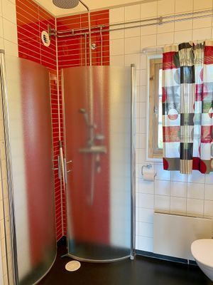Dusch med både handdusch och takdusch