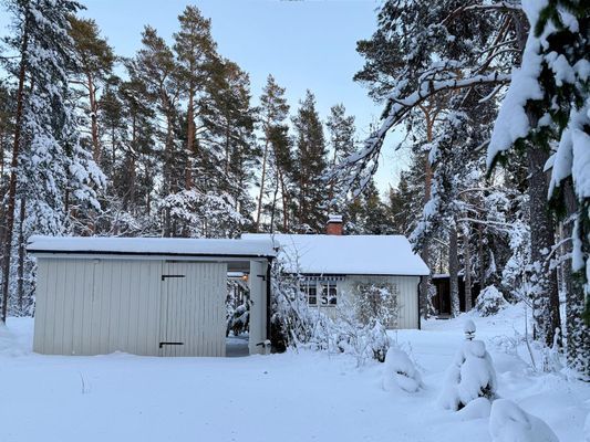 Hyr denna stuga i Grisslehamn på 100 m². 4 sängplatser. Från 8 000 kr per vecka. Se bilder och tillgänglighet här.