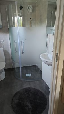 Hyr denna stuga i Jämjö på 30 m². 2 sängplatser. 4 000 - 5 000 kr per vecka. Se bilder och tillgänglighet här.