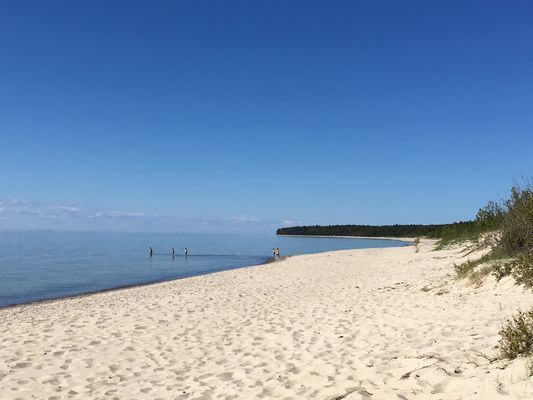 Långgrund sandstrand 100 m från husen