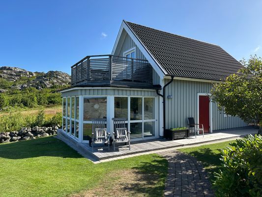 Hus på Lyrön med tillhörande sjöbod/brygga - Bild 6