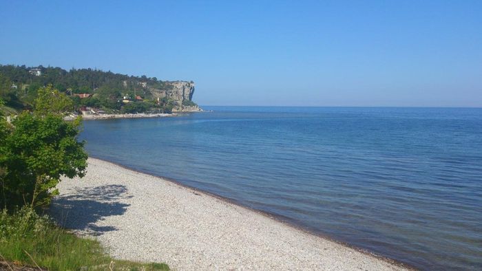 Fridhems badstrand (sten) finns kaffé  900 m