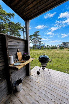 Grill på altan med utgång direkt från kök