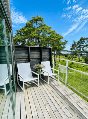 Balkong från allrum övre plan med havsutsikt