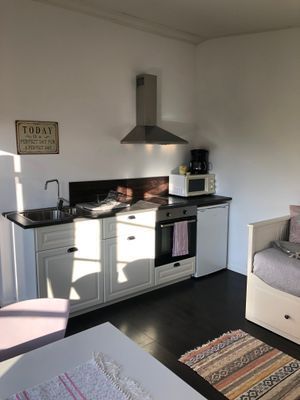 Hyr denna stuga i Öland på 30 m². 2-4 sängplatser. 7 000 - 10 000 kr per vecka. Se bilder och tillgänglighet här.