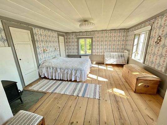 Hyr denna stuga i Delsbo på 200 m². 10 sängplatser. 6 000 - 9 000 kr per vecka. Se bilder och tillgänglighet här.