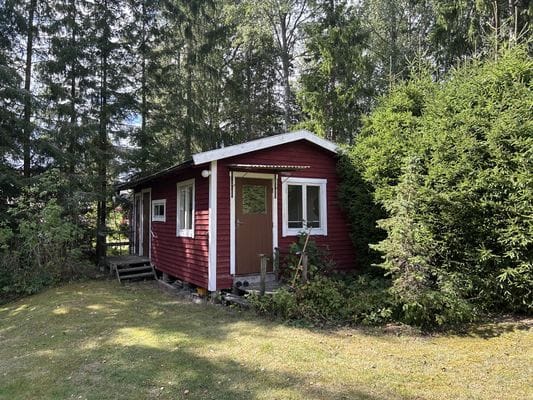 Sjönära fritidshus i lugna omgivningar - Bild 23