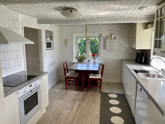 Fyrlängad gård mitt på Österlen - Bild 8