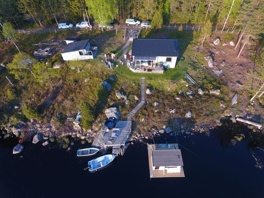 Emmesviken - Sjöstuga med egen vik, bastuflotte.
