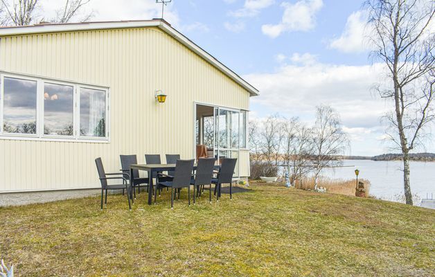 Bild 3 på Sommarstuga med strandtomt.