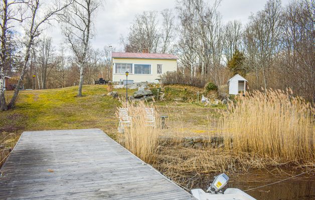 Bild 4 på Sommarstuga med strandtomt.