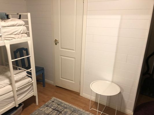 Liten stuga på landet nära stan. - Bild 9