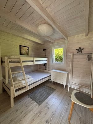 Sovrum med ”familjesäng”
