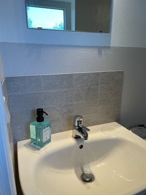 Separat WC i anslutning till badrummet