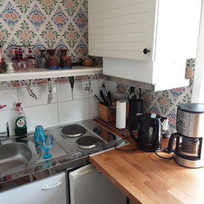 Hyr denna stuga i  på 30 m². 3-4 sängplatser. Från 3 500 kr per vecka. Se bilder och tillgänglighet här.