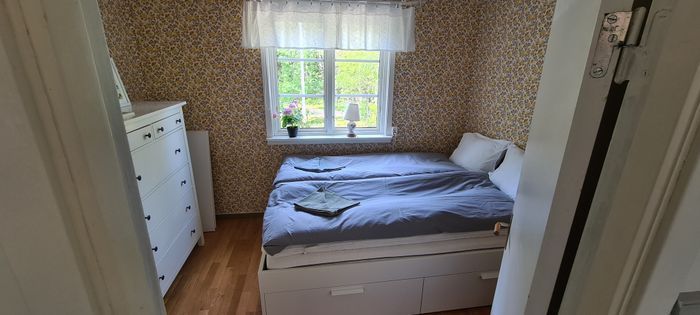 Strandnära stuga i Kvarnsand, Grisslehamn. - Bild 12