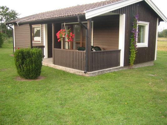 Hyr denna stuga i  på 50 m². 5 sängplatser. 4 700 - 5 700 kr per vecka. Se bilder och tillgänglighet här.