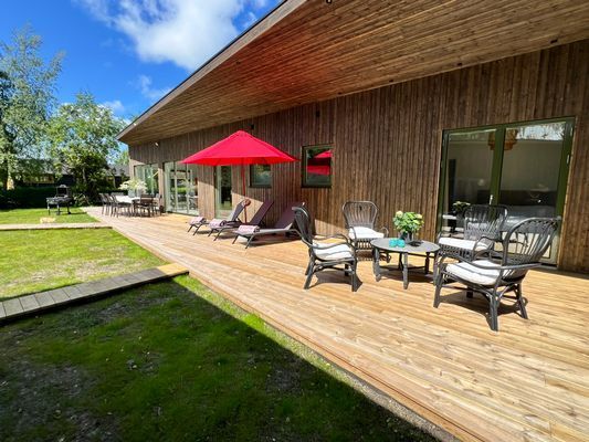 Hyr denna stuga i Beddingestrand på 150 m². 8 sängplatser. Från 5 000 kr per dag. Se bilder och tillgänglighet här.