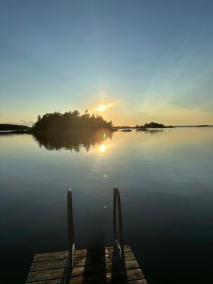 Nybyggd stuga, charmigt läget och nära till havet. - Bild 18
