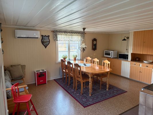 Bild 4 på Torp på landet med närhet till naturliv och sjö.