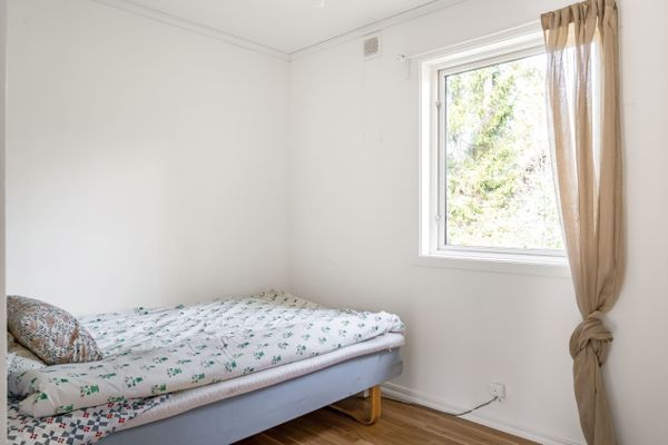 Topprenoverad och fullutrustad stuga - Bild 11