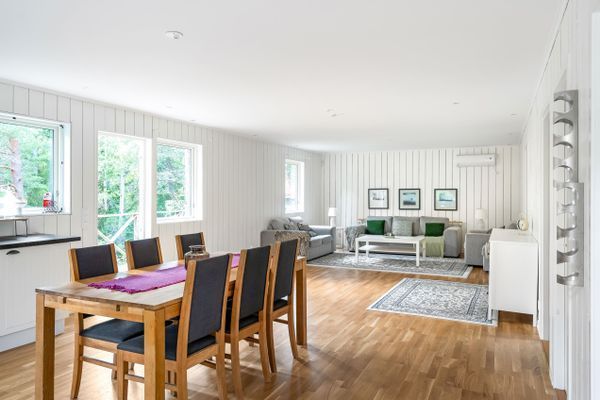 Topprenoverad och fullutrustad stuga - Bild 8
