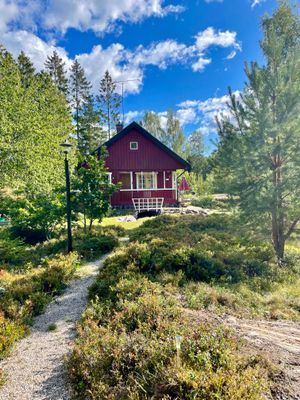 Hyr denna stuga i Nyköping på 45 m². 3-4 sängplatser. Från 5 950 kr per vecka. Se bilder och tillgänglighet här.