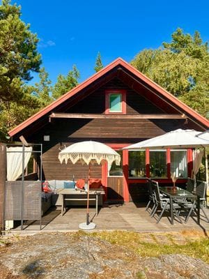 Stuga på skärgårdsön Torö med strand nedanför!