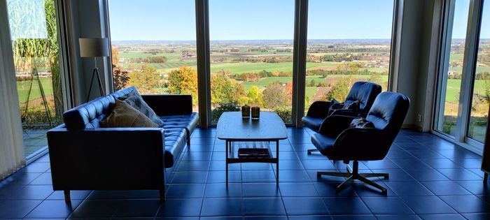 Hyr denna stuga i  på 93 m². 4-5 sängplatser. 7 840 - 8 960 kr per vecka. Se bilder och tillgänglighet här.