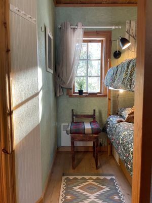 Hyr denna stuga i Vemdalen på 40 m². 4-5 sängplatser. 3 500 - 10 000 kr per vecka. Se bilder och tillgänglighet här.