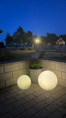 Semesterhus vid sjön med pool och elbåt - Bild 33