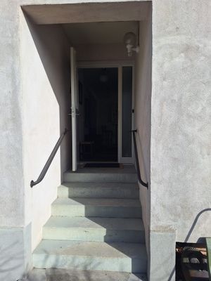 Egen ingång till lägenheten.