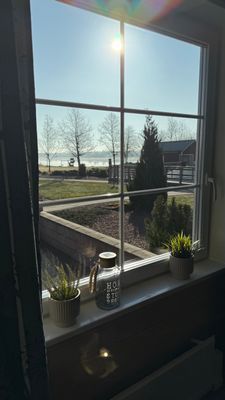 Semesterhus vid sjön med pool och elbåt - Bild 35