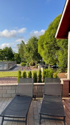 Semesterhus vid sjön med pool och elbåt - Bild 22