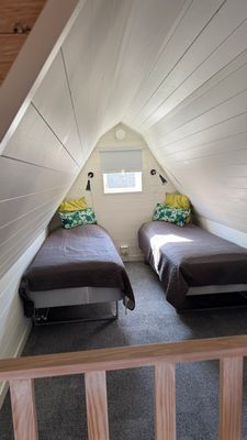 Semesterhus vid sjön med pool och elbåt - Bild 21