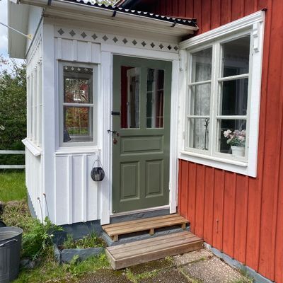 Hyr denna stuga i Högsby på 60 m². 6 sängplatser. Från 4 000 kr per vecka. Se bilder och tillgänglighet här.