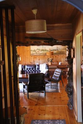 Mysig fjällstuga i Grövelsjön med murad eldstad