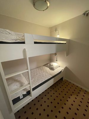 Etagelägenhet med balkong mot backarna/fjället - Bild 17