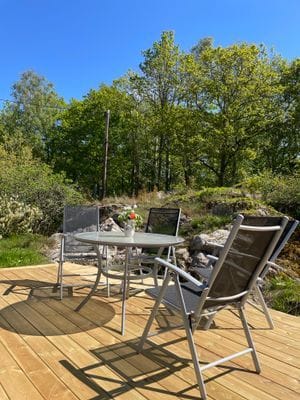 Hyr denna stuga i Flatön på 240 m². 8-17 sängplatser. Från 13 500 kr per vecka. Se bilder och tillgänglighet här.