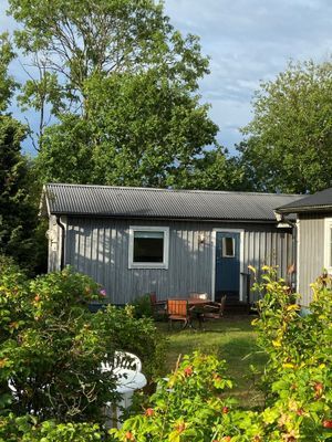 Hyr denna stuga i Norra Öland på 29 m². 2 sängplatser. Från 4 200 kr per vecka. Se bilder och tillgänglighet här.