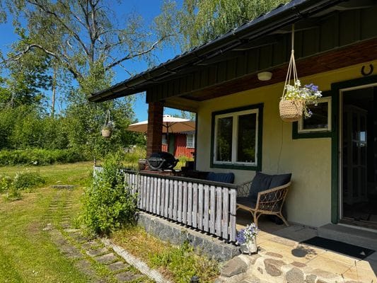 Hyr denna stuga i Älmsta på 45 m². 2 sängplatser. Från 5 500 kr per vecka. Se bilder och tillgänglighet här.