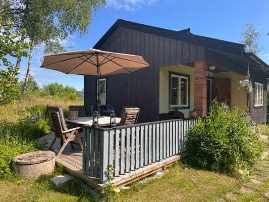 Mysig stuga med lantligt läge