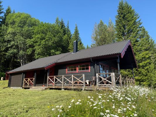 Bo i backen – stor fjällstuga i Klövsjö m. bastu